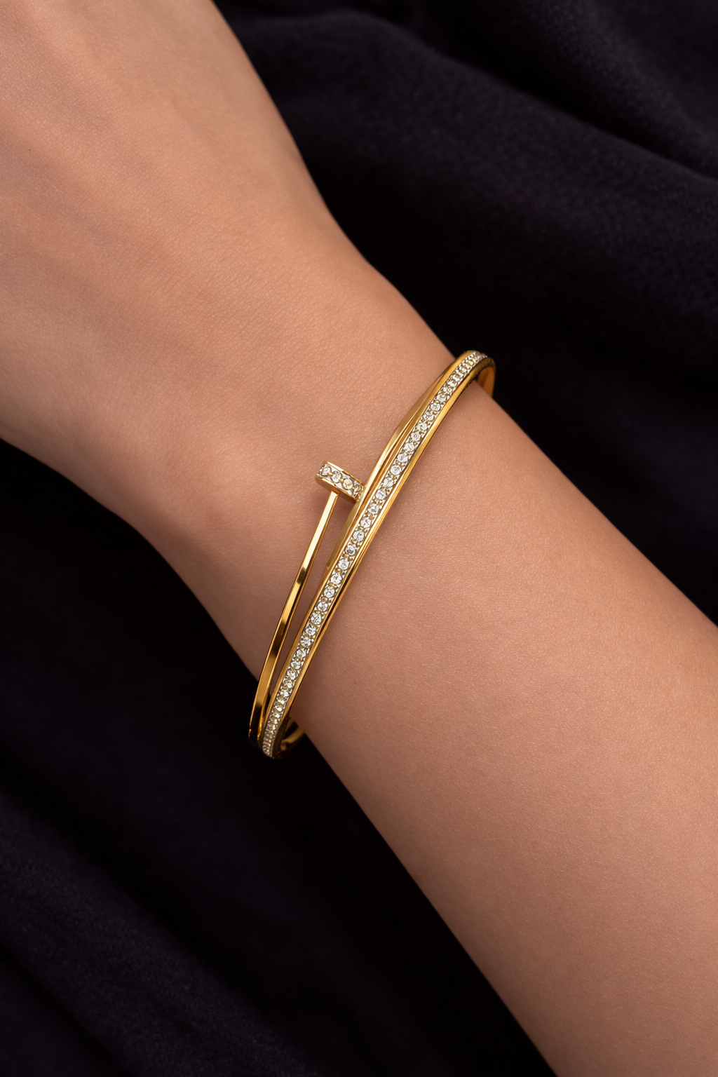 Minimal Nail Diamond Bangle