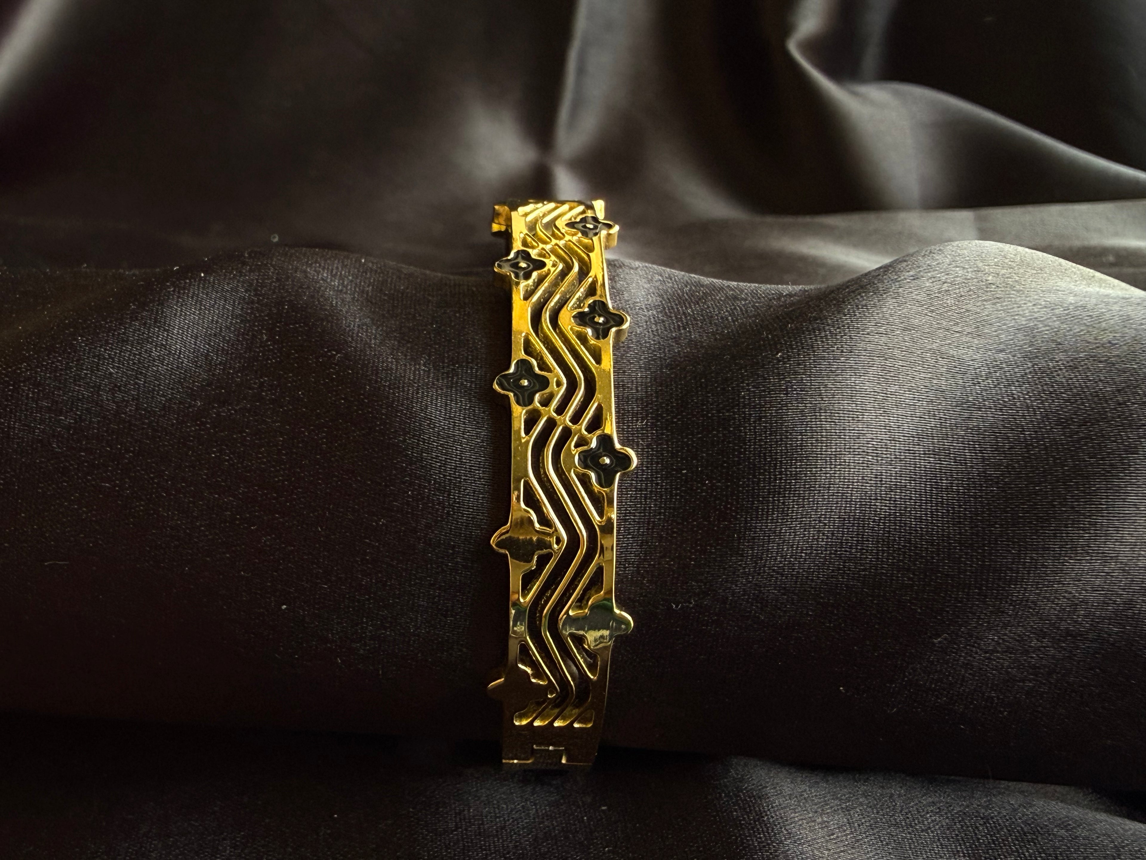 Midnight Bloom Wave Gold Bangle