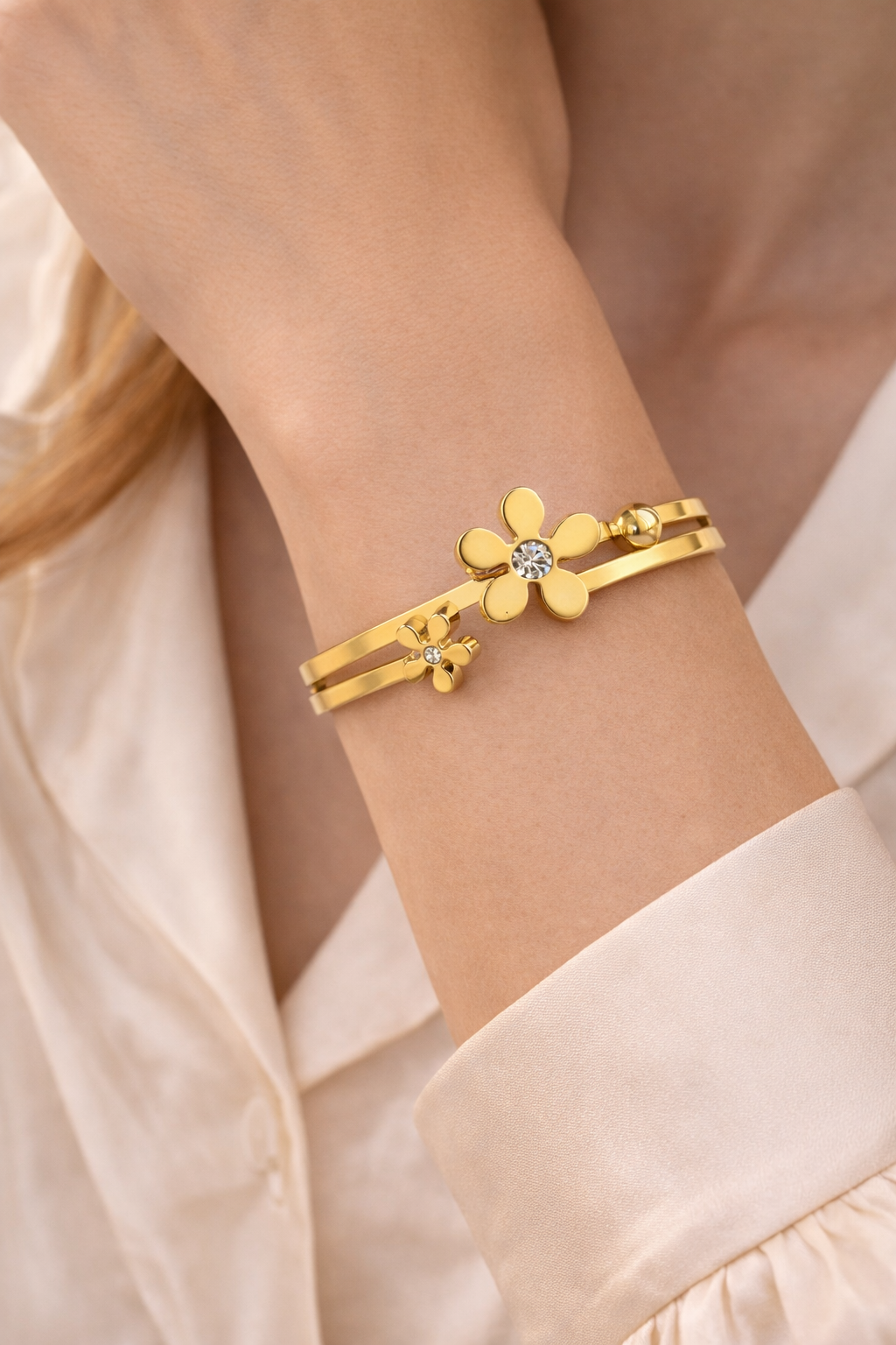 Petal Grace Open Gold Bangle