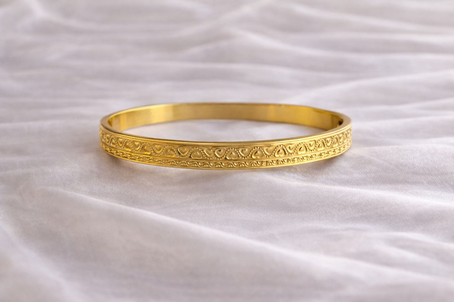 Gold Heart Pattern Slim Bangle