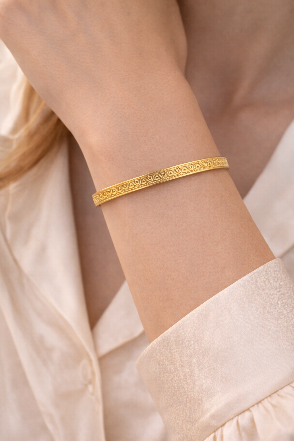 Gold Heart Pattern Slim Bangle
