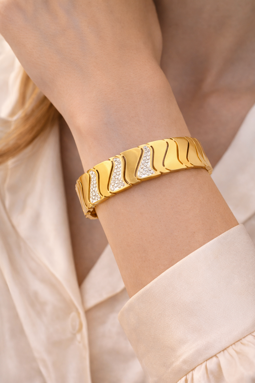 Wave Pattern Gold Bangle – Diamond Look